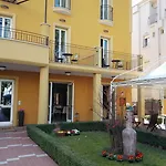 Hotel Alibi