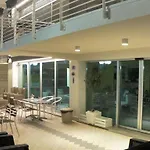 Hotel Half Moon Airport Restaurant