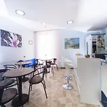 Hotel Nadia