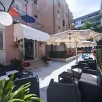 Hotel Nadia