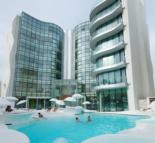 I-Suite Hotel