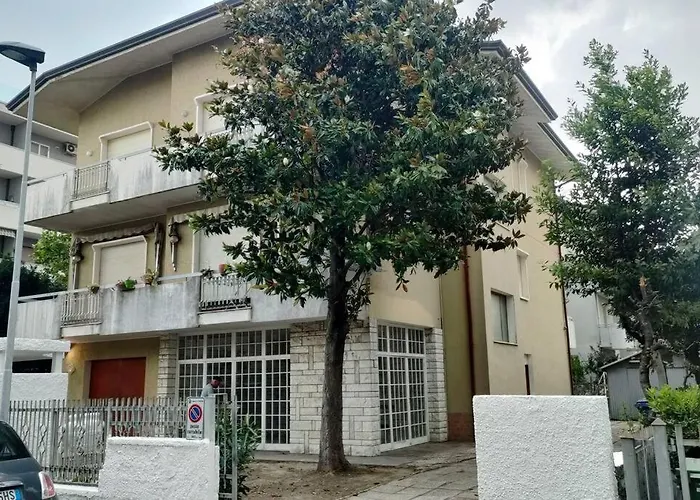 Villa Borghesi Fronte Spiaggia Con Parcheggio Privato