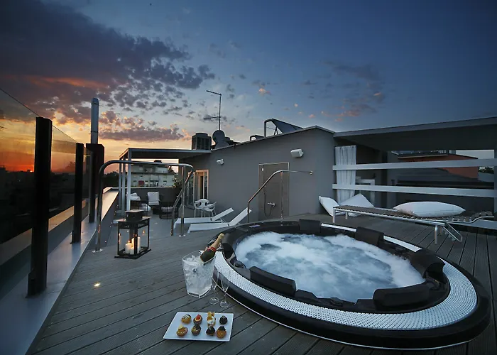 Q Hotel