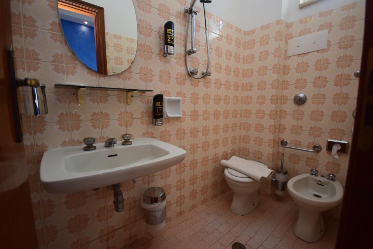 Como Hotel 2*