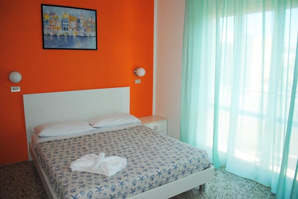 Hotel Sanremo 3*
