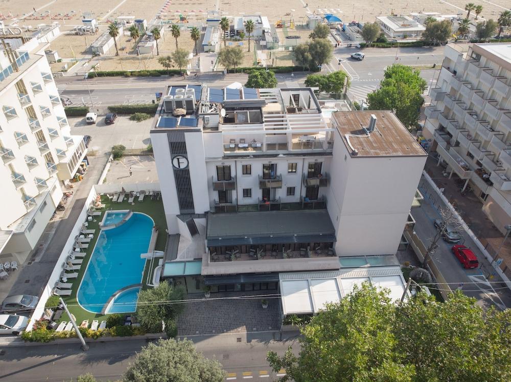 Hotel Ferretti 4*