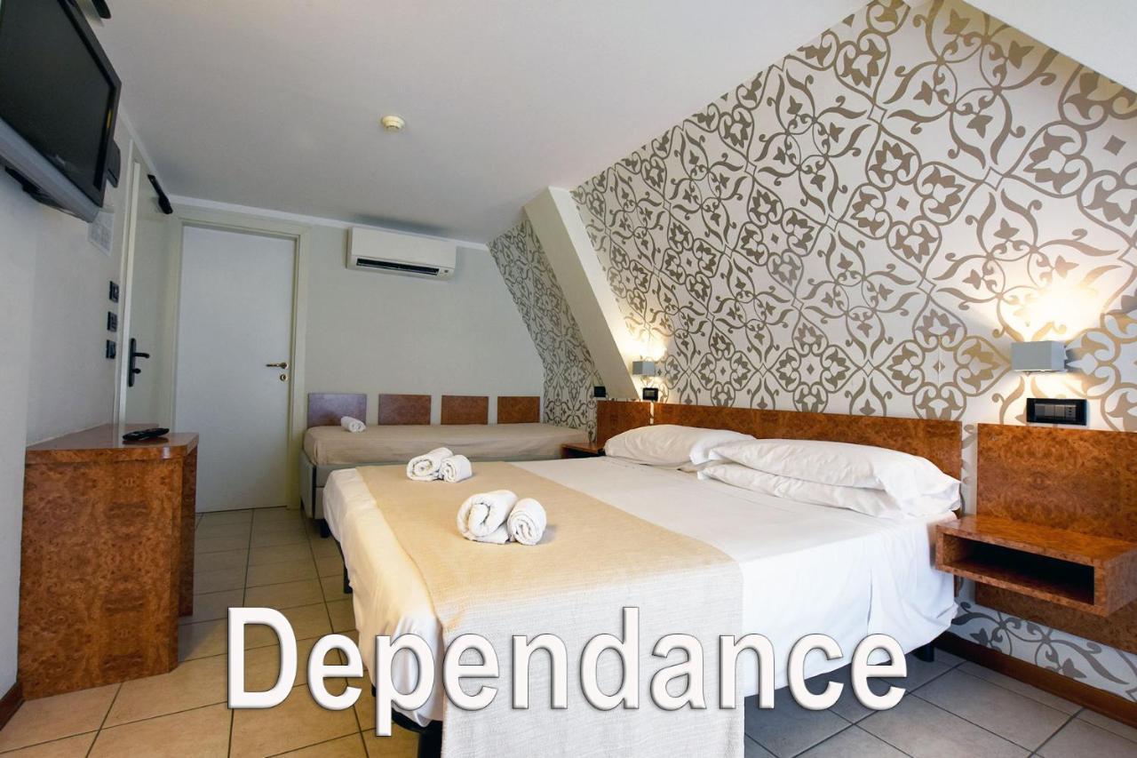 Aurora Hotel 3*