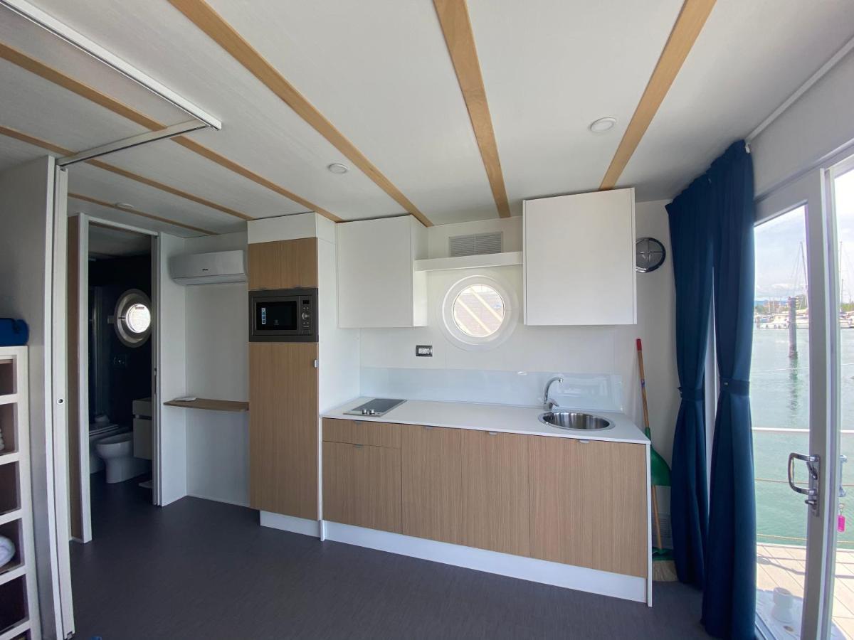 House Boat Botel
