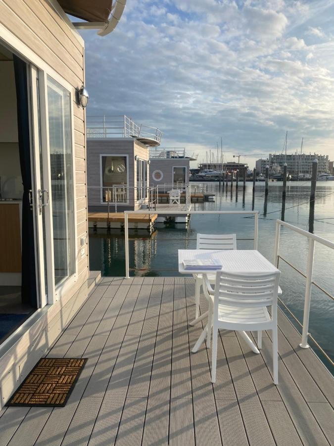 House Boat Botel