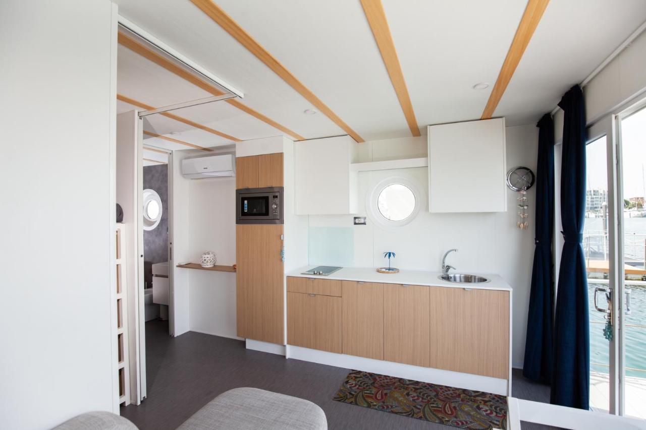 House Boat Botel Rimini