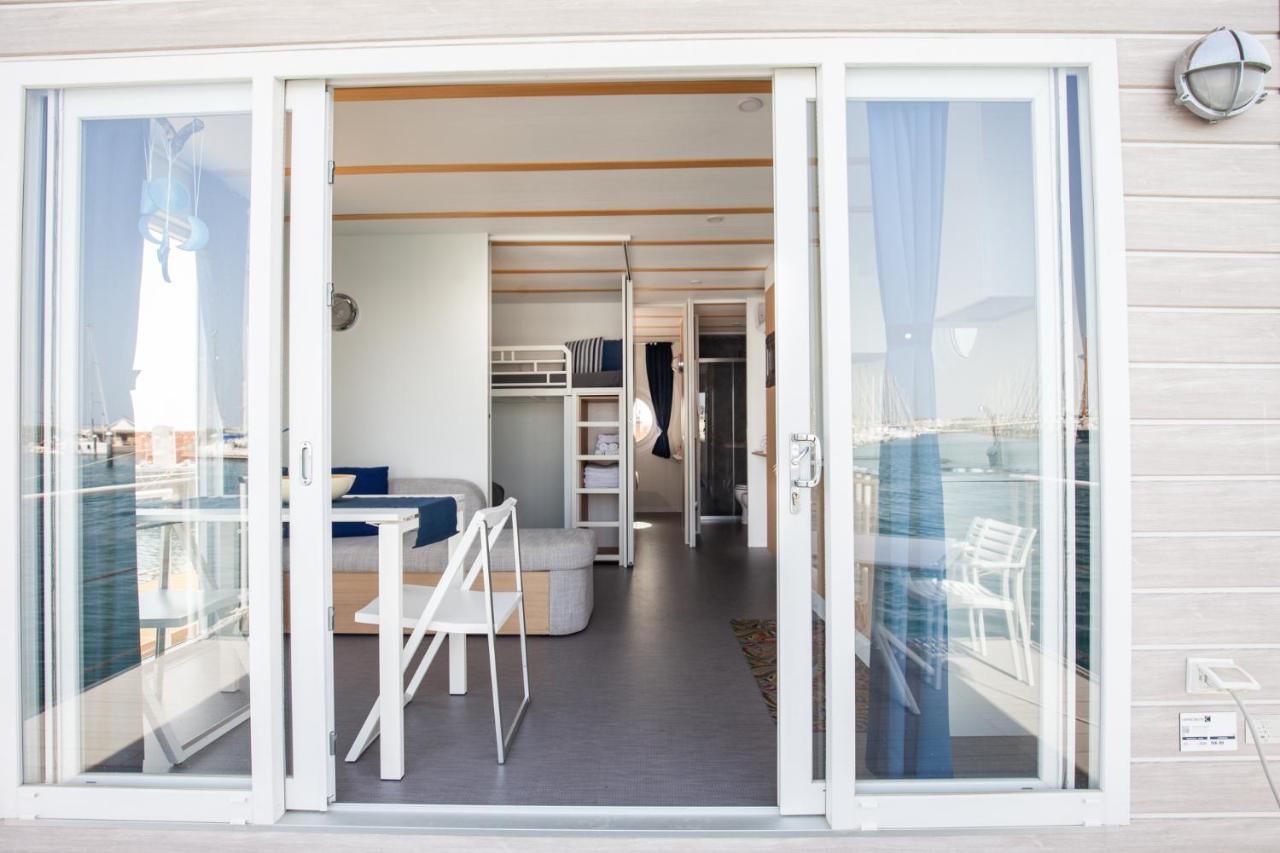 Botel House Boat Rimini