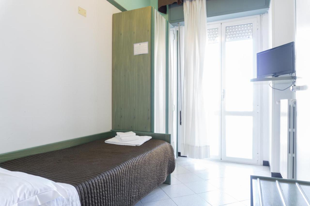 Hotel Esedra 3*
