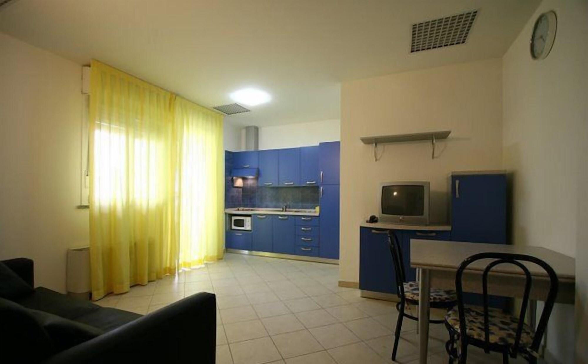 Paradise Aparthotel 3*
