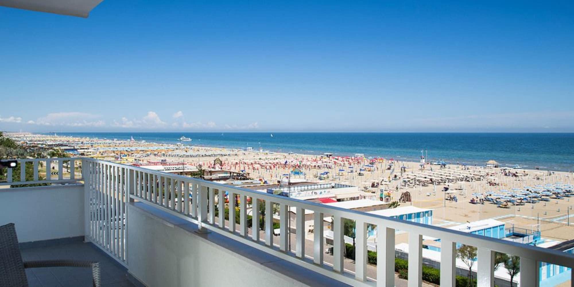 Yes Touring & Hotel