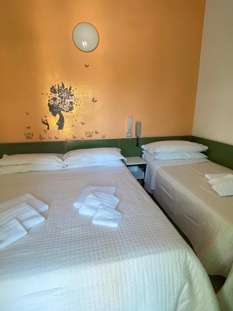 Hotel Nova Dhely 3*