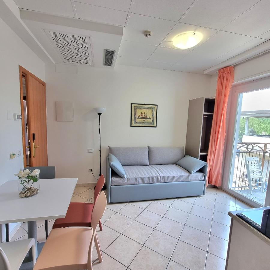 Mare Aparthotel 3*
