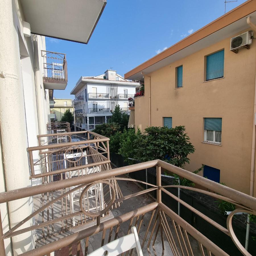 Mare Aparthotel 3*