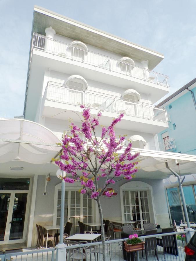 Madana Hotel 2*