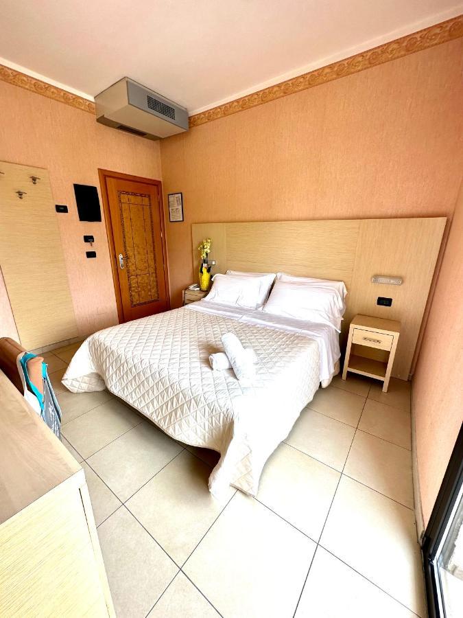 Metropole Hotel 3*