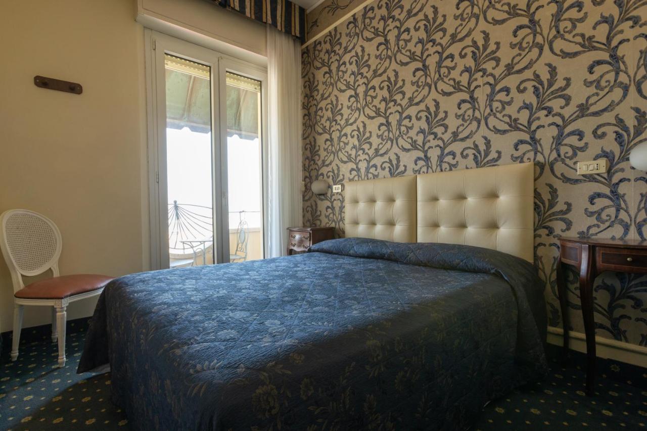 River Hotel 3*