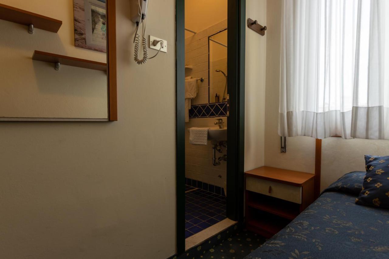 River Fronte Mare Con Piscina Hotel
