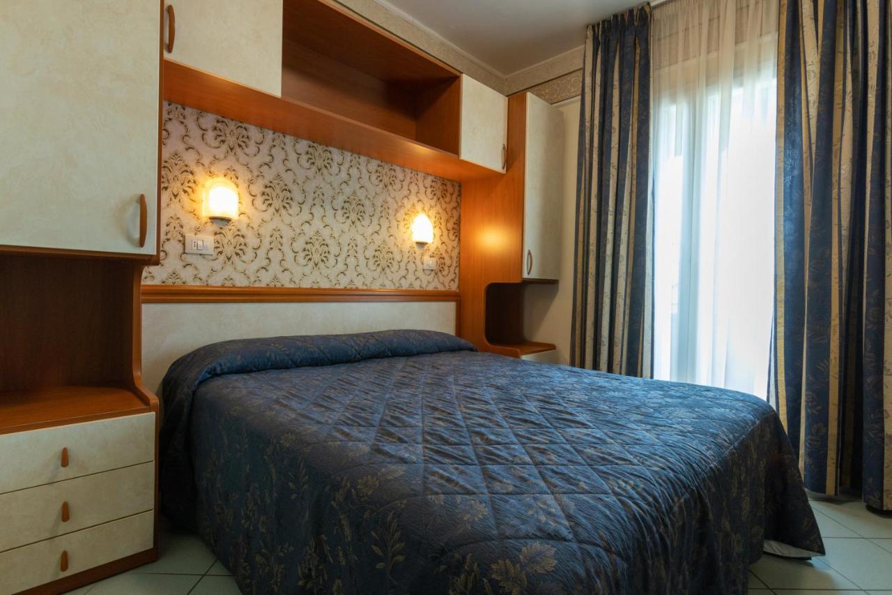 Hotel River Fronte Mare Con Piscina