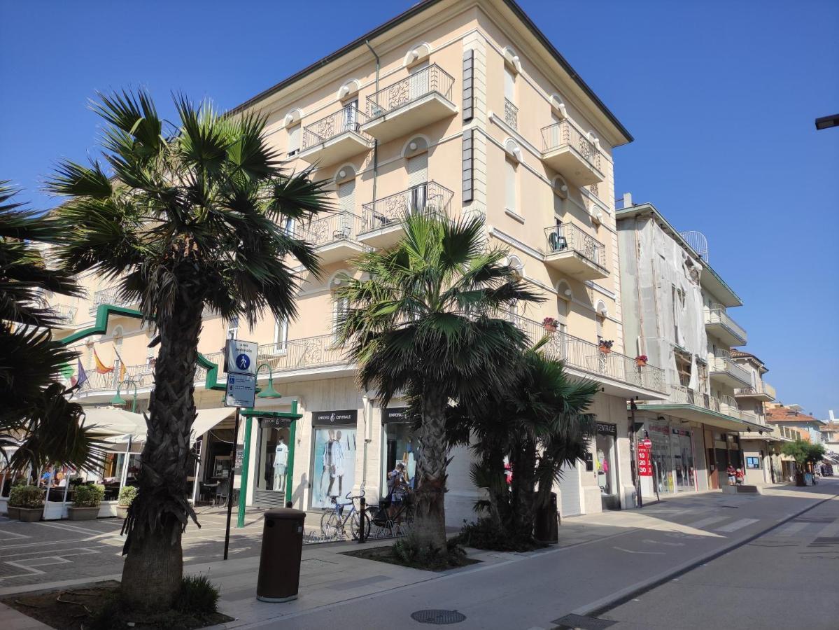 Apartment Miamare 1 Min Dalla E Terrazzo Di Clickaffitti Rimini
