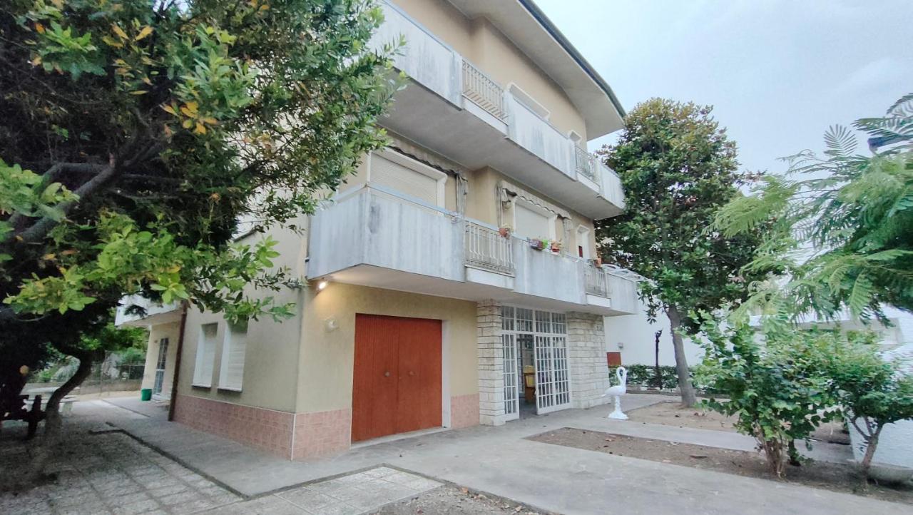 Borghesi Fronte Con Parcheggio Privato