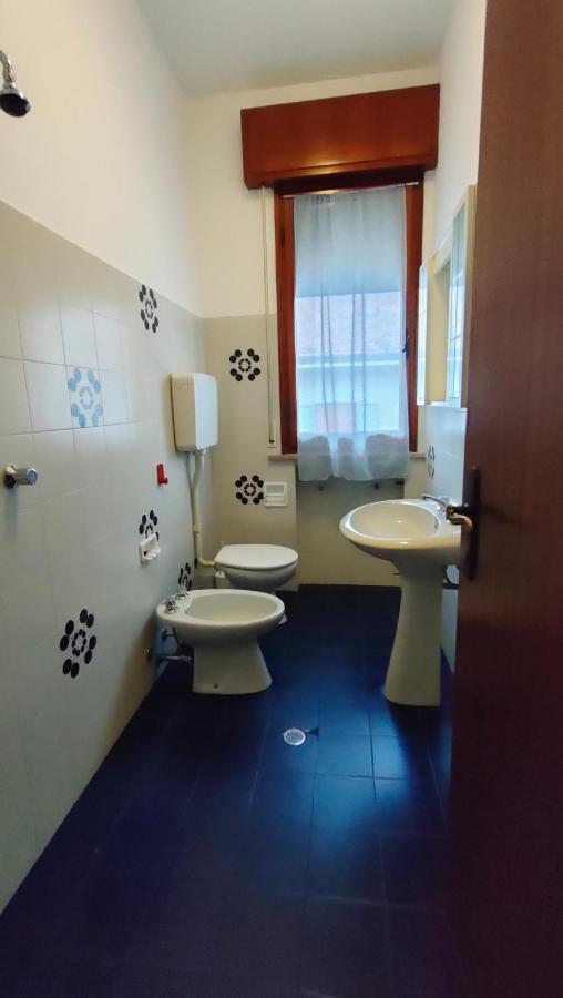 Borghesi Fronte Con Parcheggio Privato