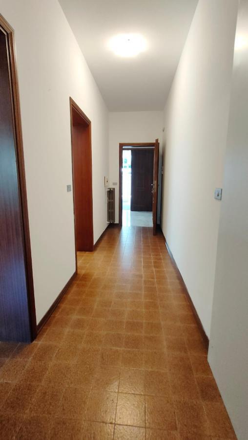 Borghesi Fronte Con Parcheggio Privato * Rimini