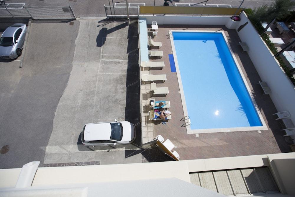 Metropole Hotel
