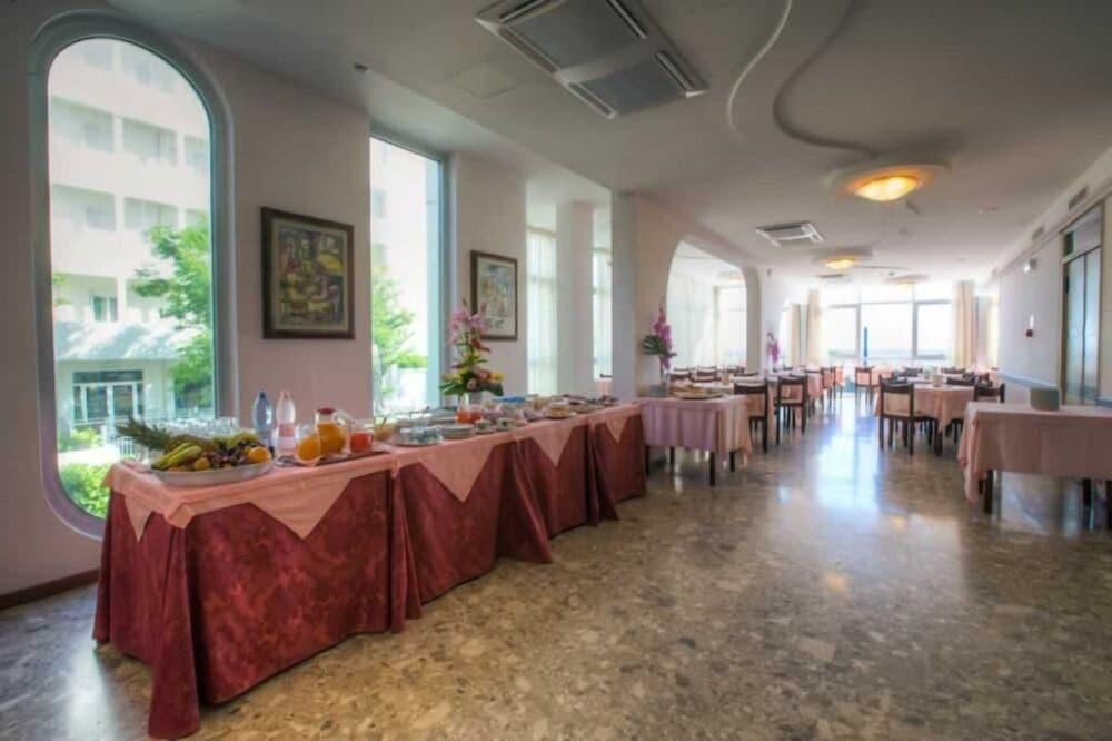 Tilmar Hotel 3*