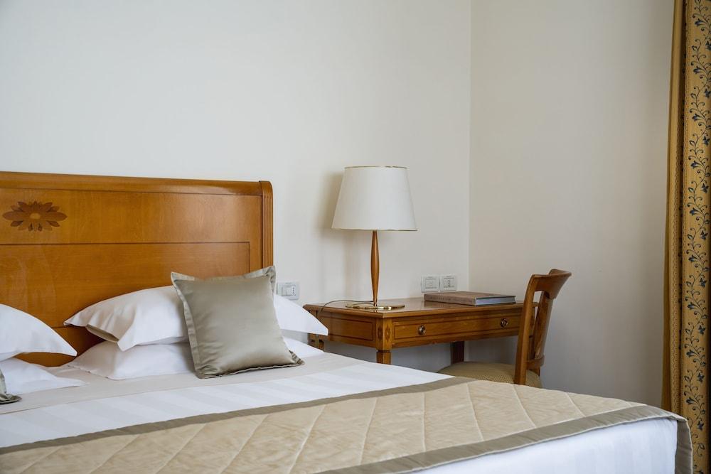Residenza Parco Fellini Hotel 4*