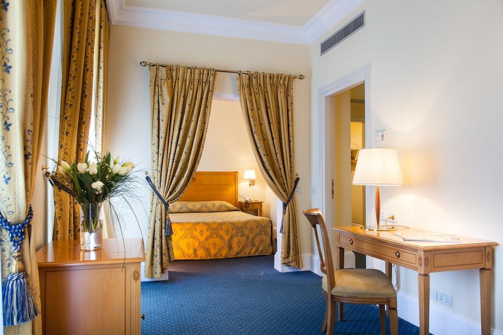 Hotel Residenza Parco Fellini 4*