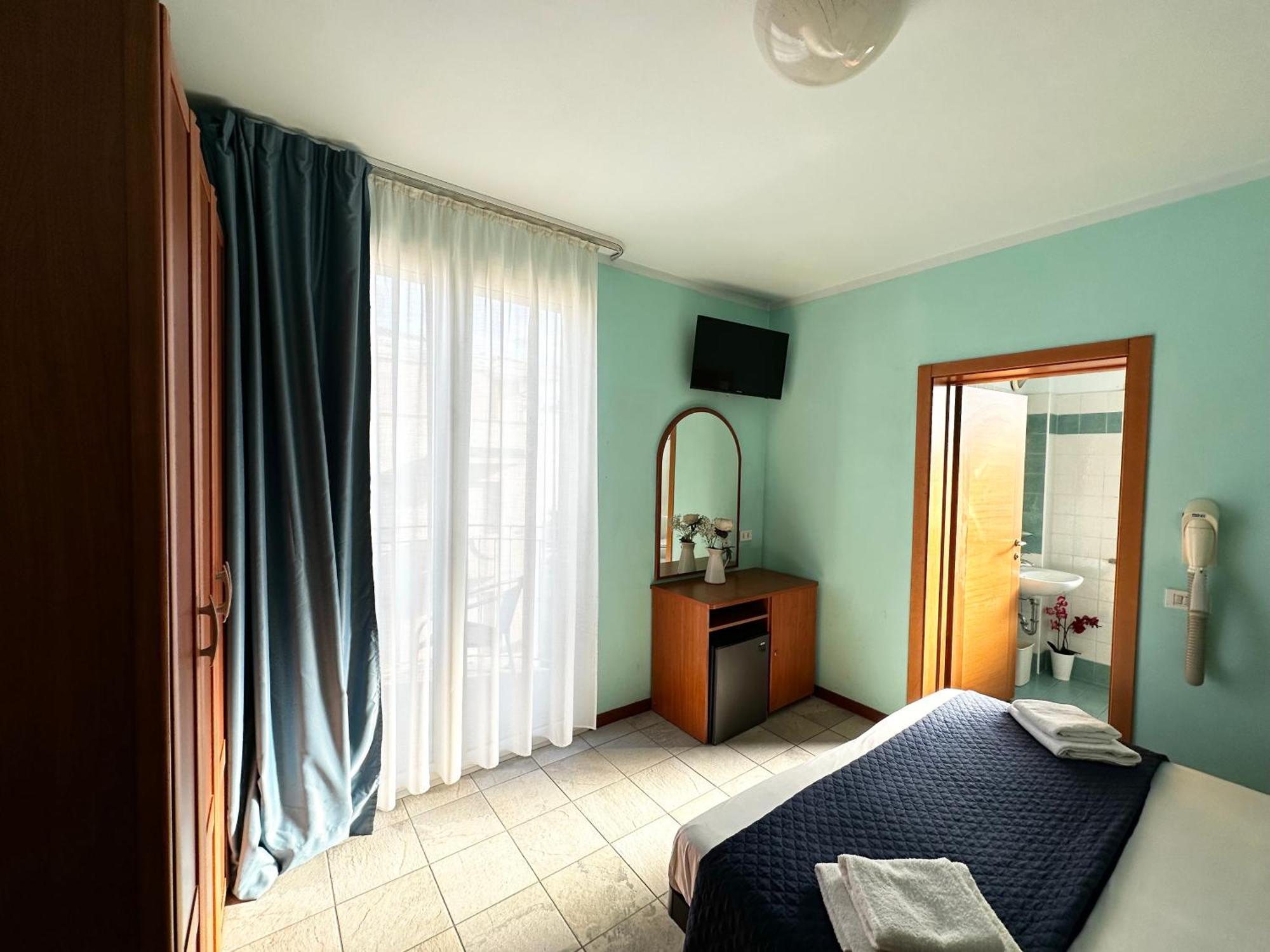 Kennedy Hotel 3*