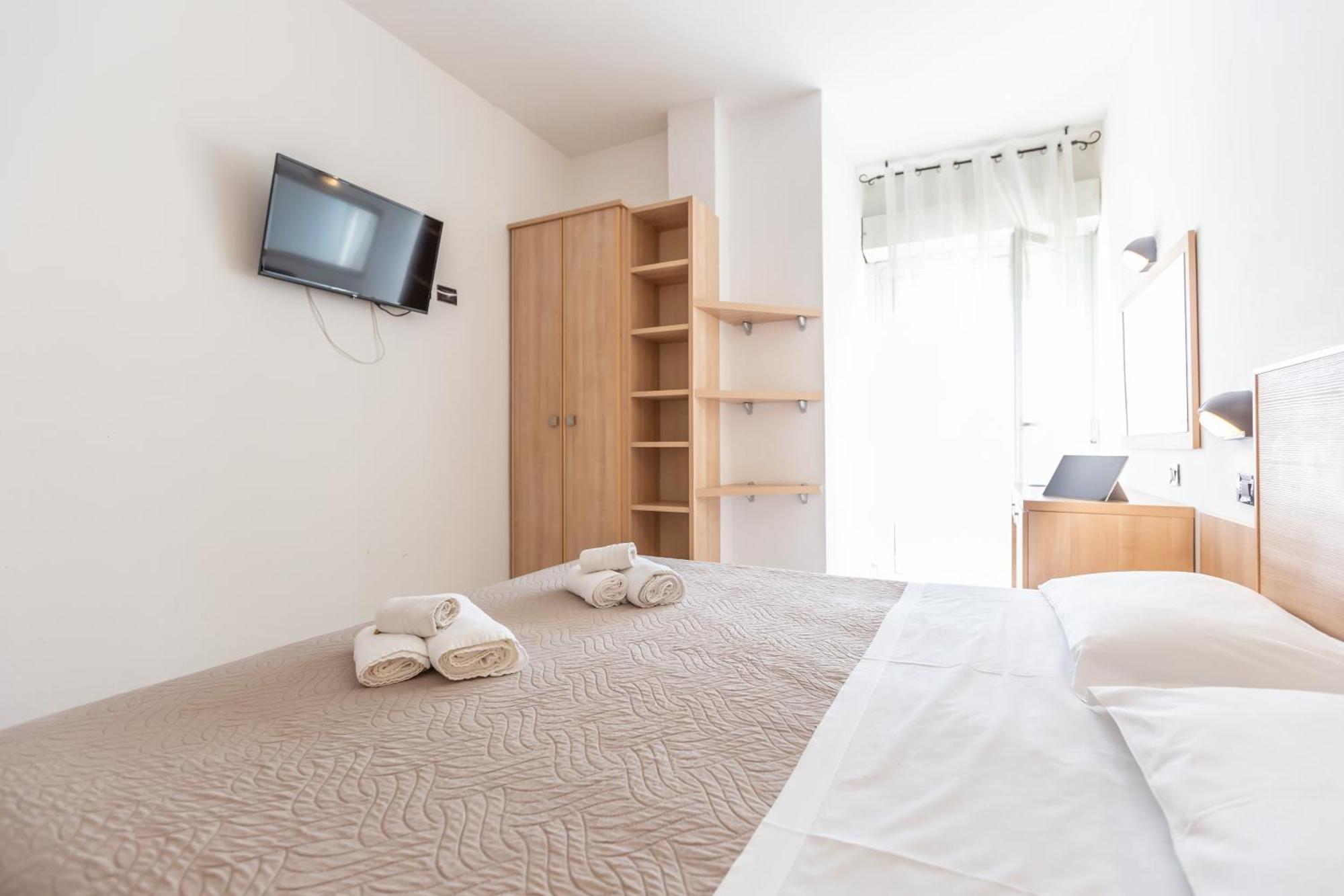Globus Hotel 3*