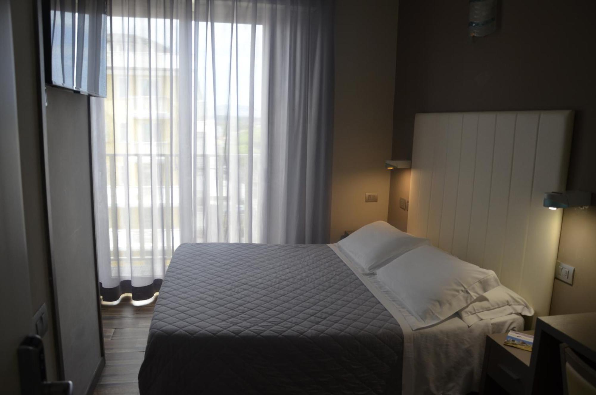 Yes Touring & Hotel