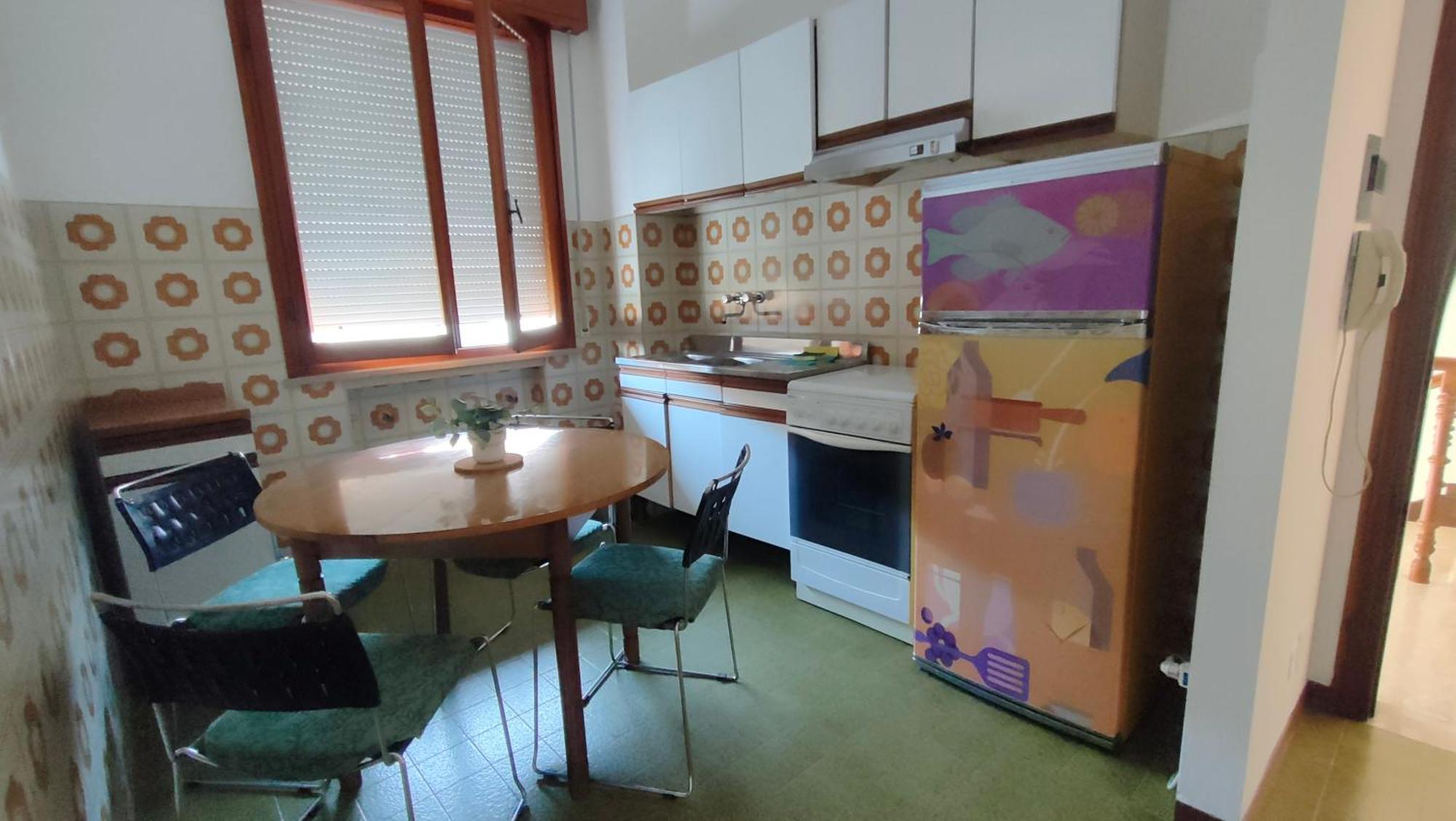 Borghesi Fronte Con Parcheggio Privato *