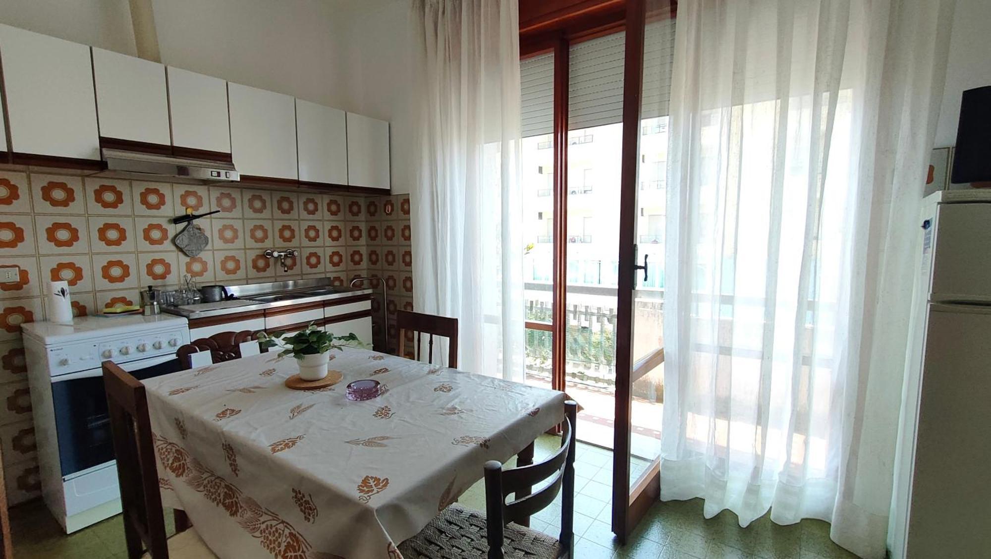 Borghesi Fronte Con Parcheggio Privato