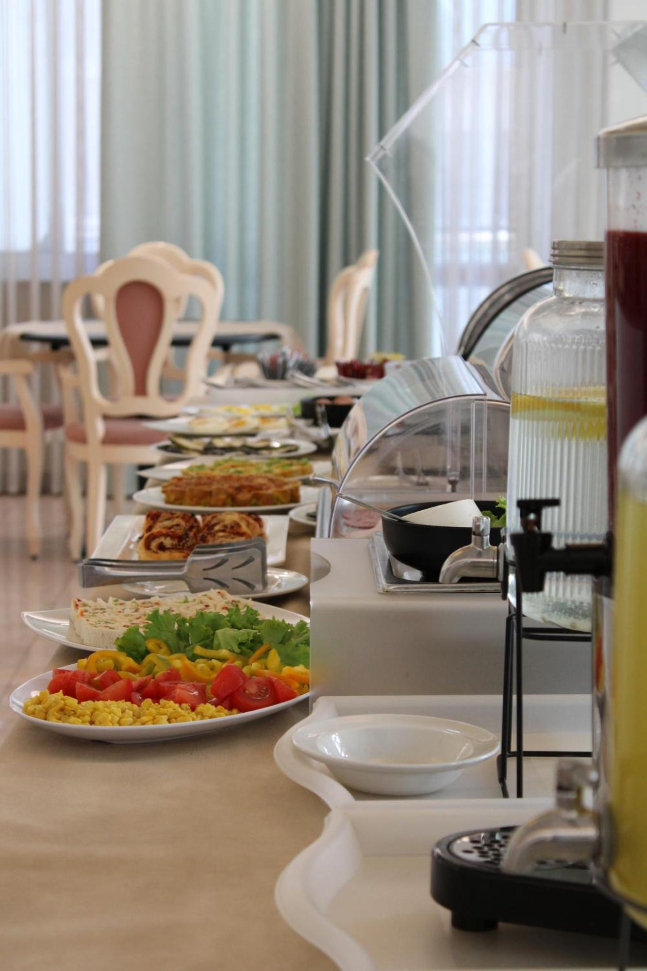 Hotel Royal Plaza 4*