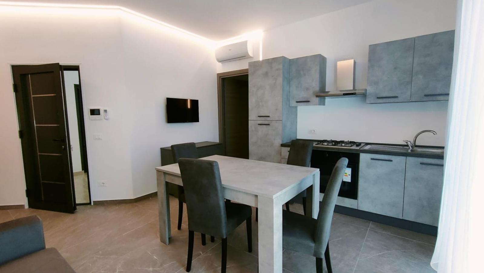 Borghesi Fronte Mare Apartment *