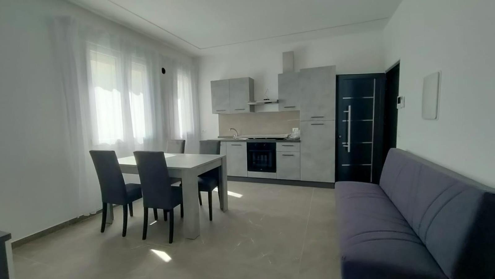 Borghesi Fronte Mare Apartment *