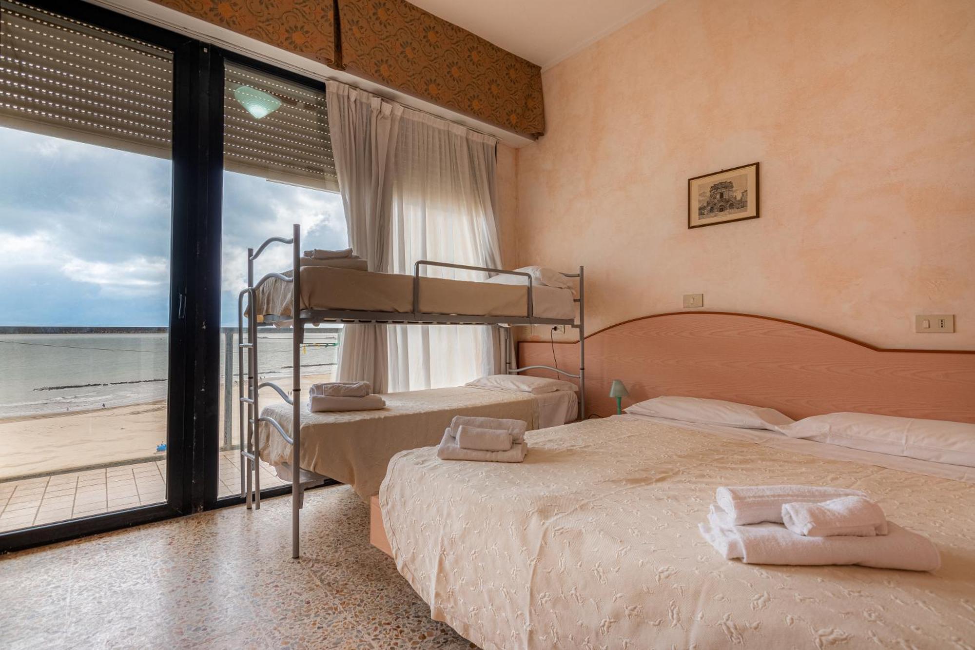 Hotel Crown 3*