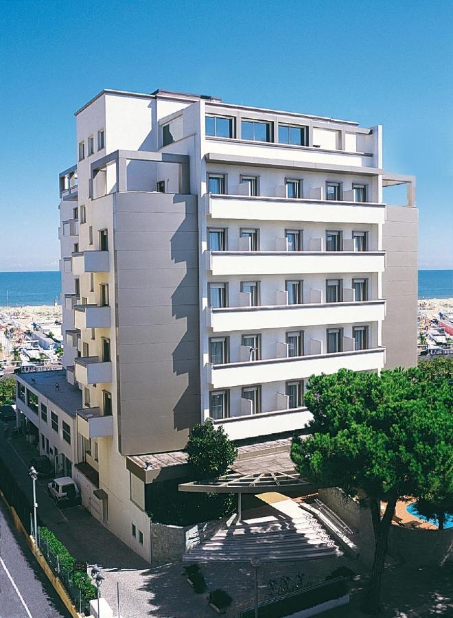 Hotel National 4*