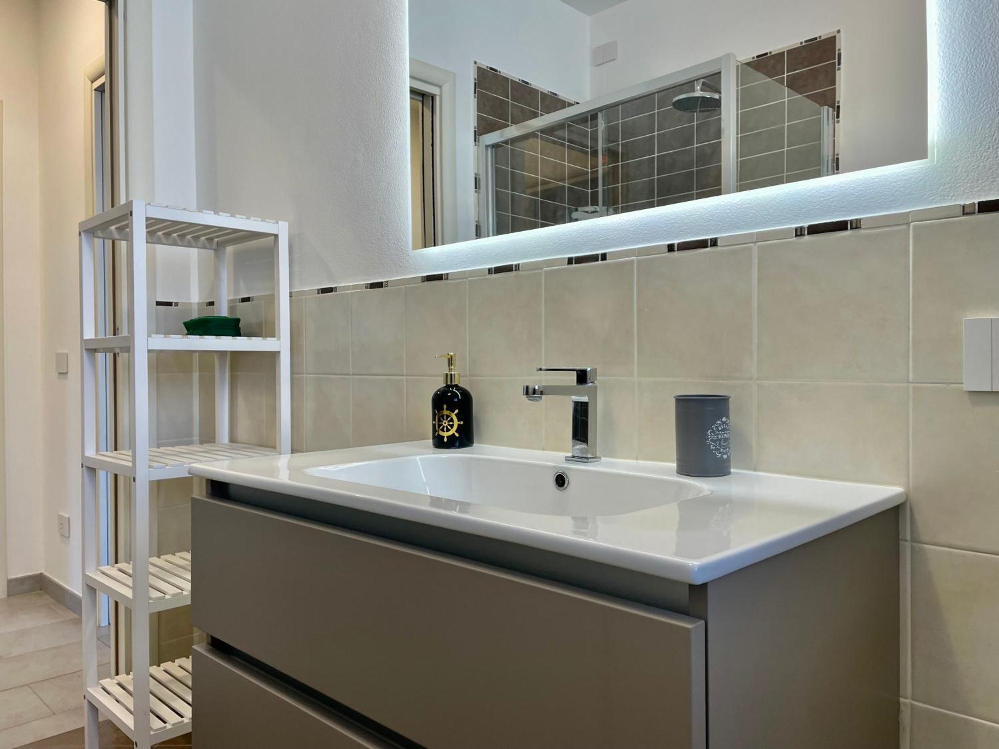 Apartment Bilocale Con Terrazzo E Garage - Casa Ondina