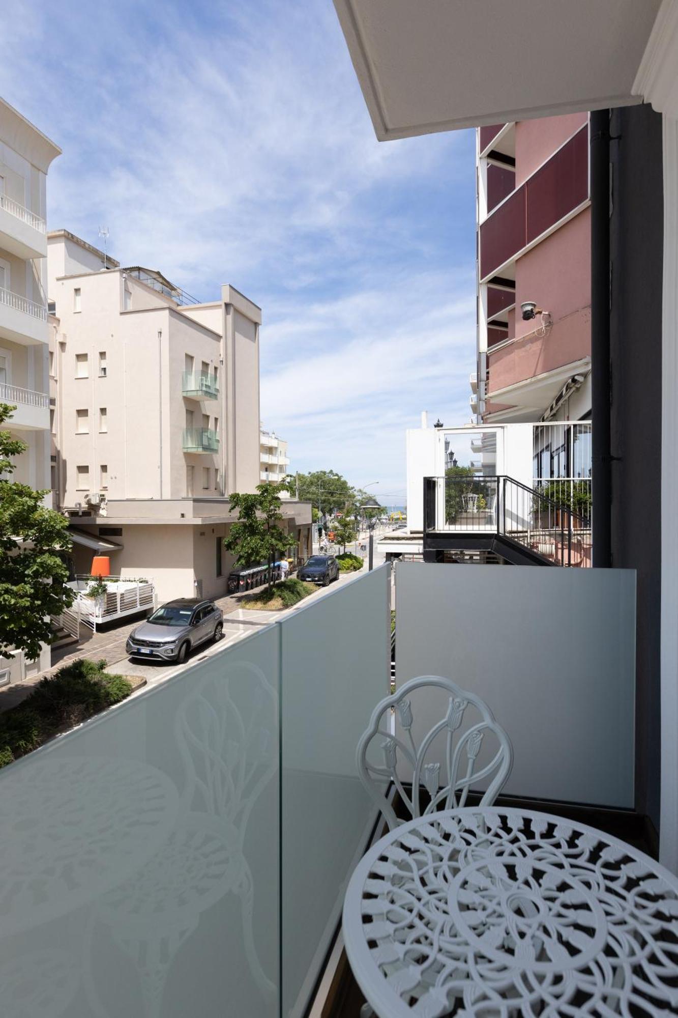 La Tour Palace & Restaurant Hotel