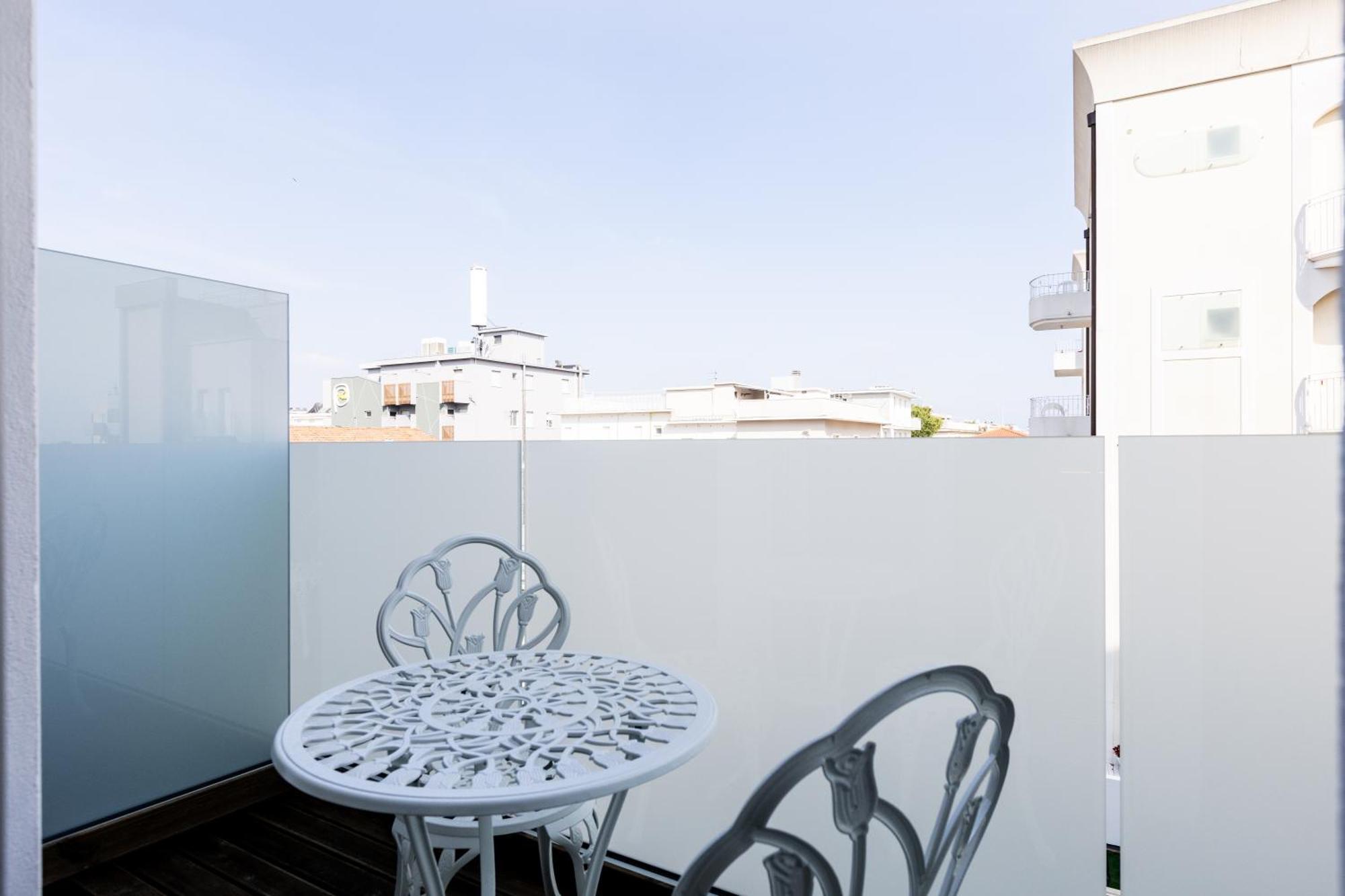 La Tour Palace & Restaurant Hotel