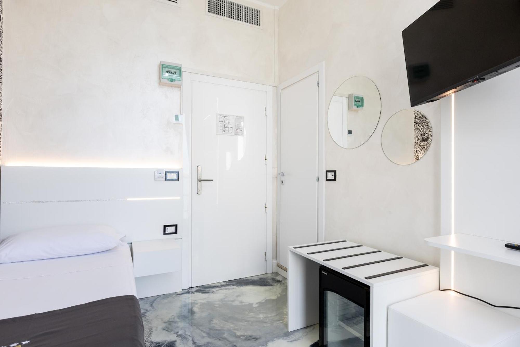 La Tour Palace & Restaurant Hotel 3*