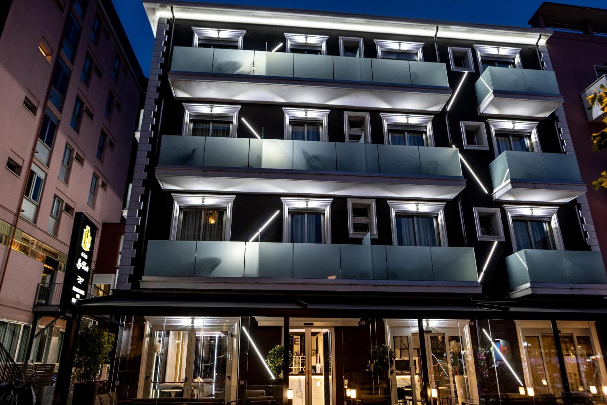 Hotel La Tour Palace & Restaurant 3*