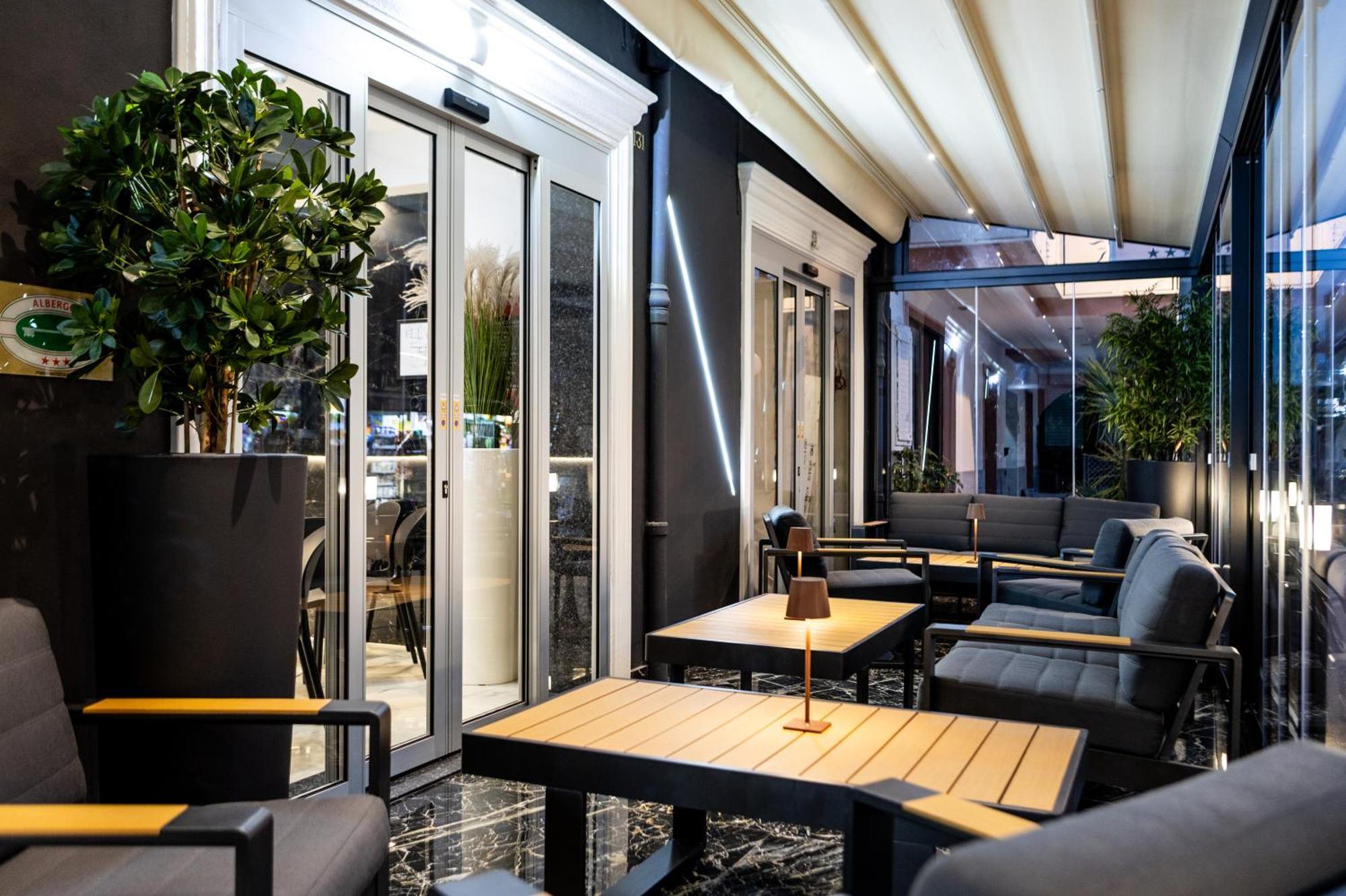 La Tour Palace & Restaurant Hotel 3*